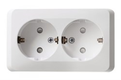 ЭТЮД О/У двойная РОЗЕТКА с заземлением со шторками 16А 250B. БЕЛЫЙ. Россия Schneider Electric РА16-008b - фото 23124