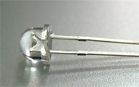 Светодиод ARL2-5053UWC-1.2cd (ANR, 4,8mm (круглый; CAP)) 005106